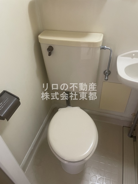 トイレ　白基調で清潔感のあるトイレです♪