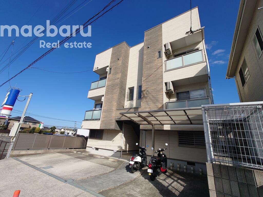 建物外観　駅だけでなく、コンビニ・スーパーも近くです