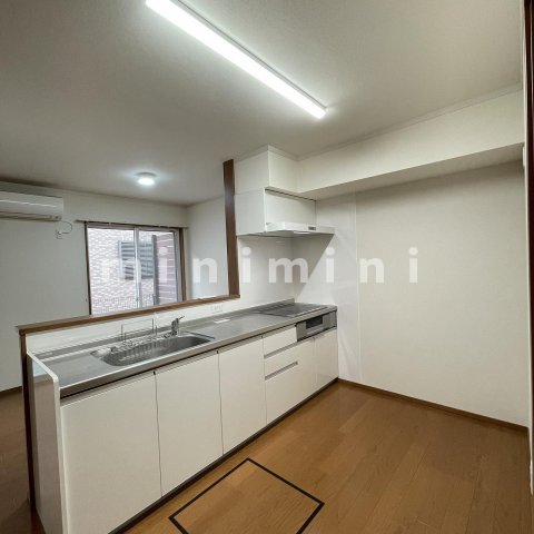 キッチン　※写真は別号室のものですので現状優先とさせていただきます