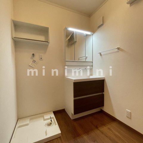 洗面設備　※写真は別号室のものですので現状優先とさせていただきます