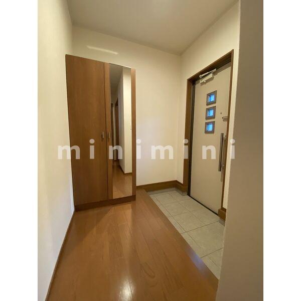 玄関　※写真は別号室のものですので現状優先とさせていただきます