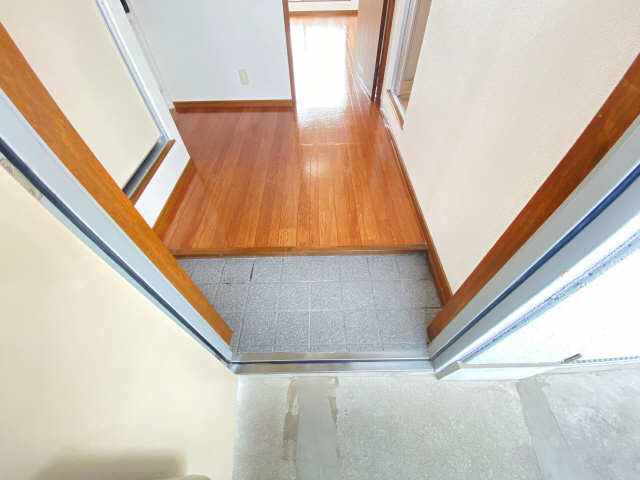 玄関　2023年登録・301号室の写真