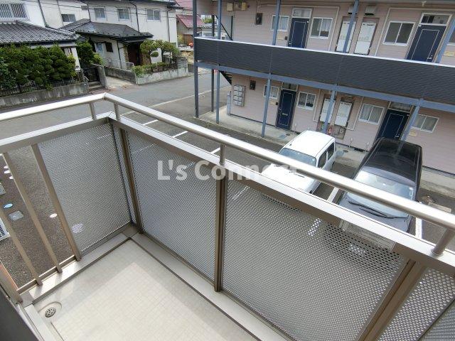 バルコニー　２階にはベランダがあります。
