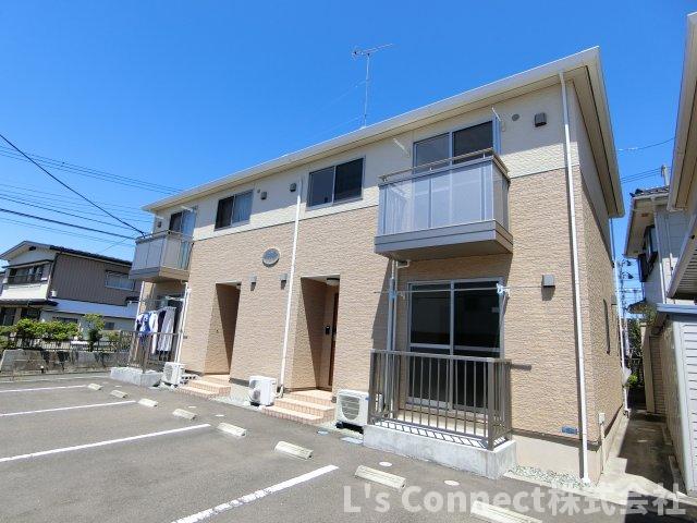 建物外観　２０１０年築のメゾネット。