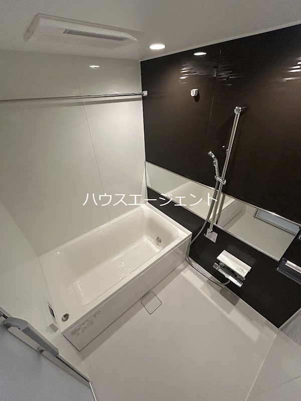 バス・シャワールーム　広くてキレイなお風呂で一日の疲れを癒せます♪