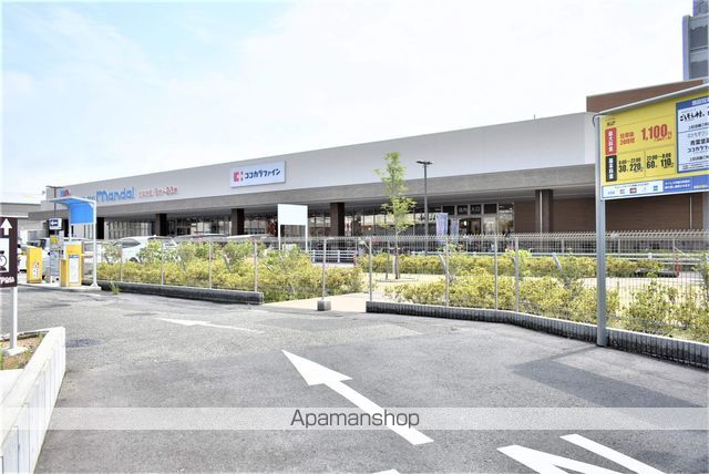 スーパー　万代（スーパー）まで751m