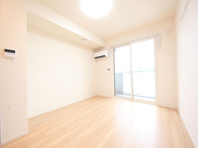 その他部屋・スペース　洋室9.4帖　エアコン完備　南面バルコニー