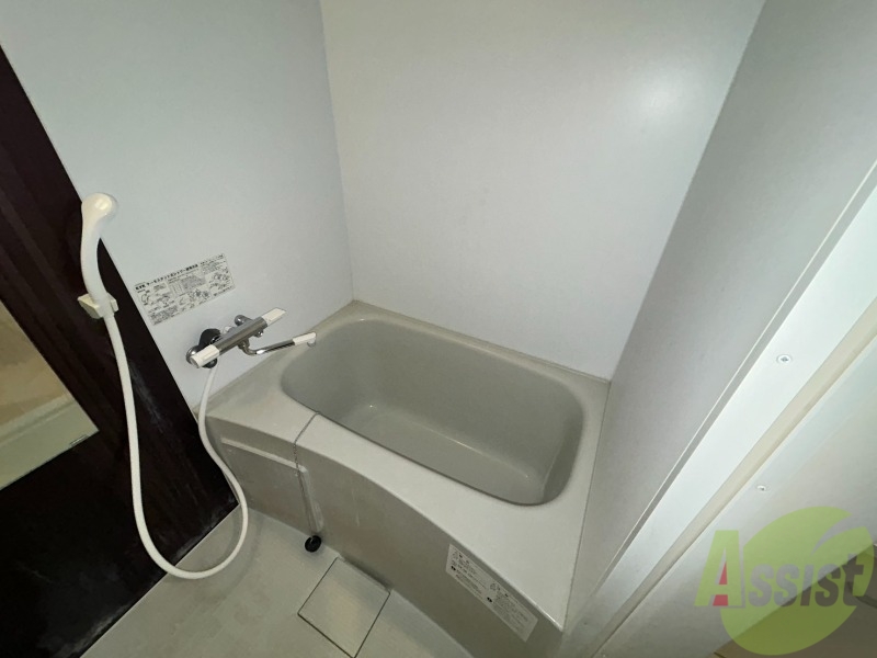 バス・シャワールーム　コチラで日々の疲れを癒し、リラックスしてください