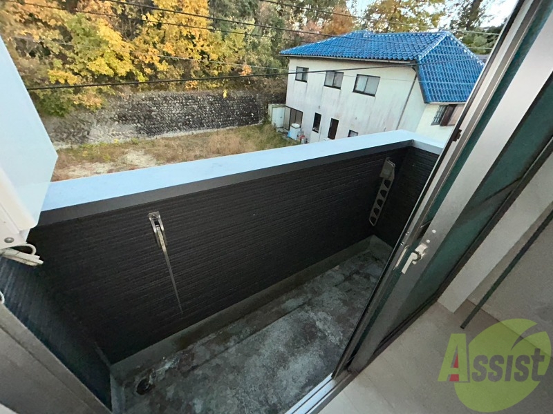 バルコニー　バルコニーは幅もしっかりあって洗濯物がはかどりそうですね。