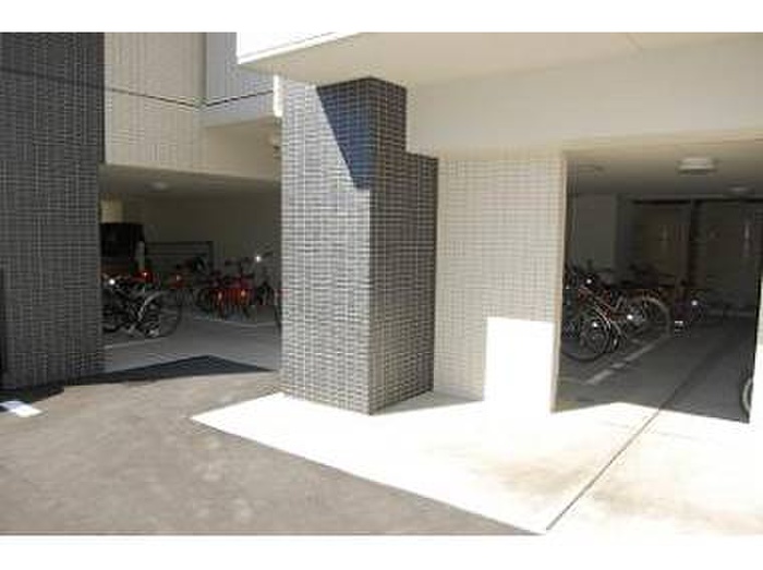 ＪＲ鹿児島本線 吉塚駅 徒歩7分 11階建 築17年の外観写真