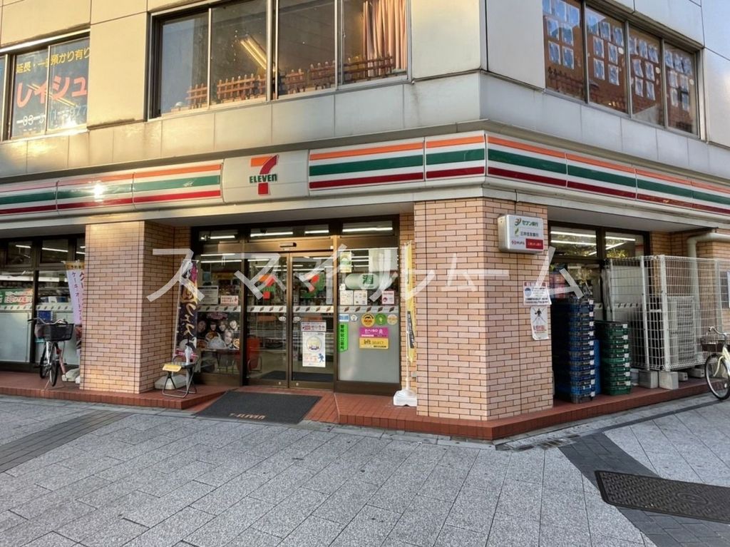コンビニ　セブン-イレブン 蒲田アロマスクエア前店（コンビニ）まで200m