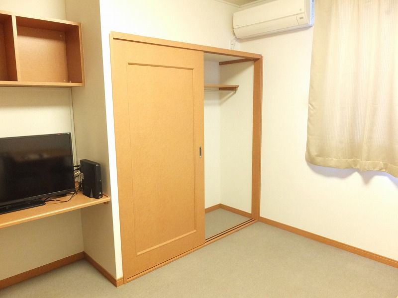 収納　ポール付きクローゼットなら大切なお洋服もシワになりません。