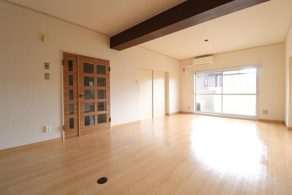 居室・リビング　約１７帖の広々ダイニング