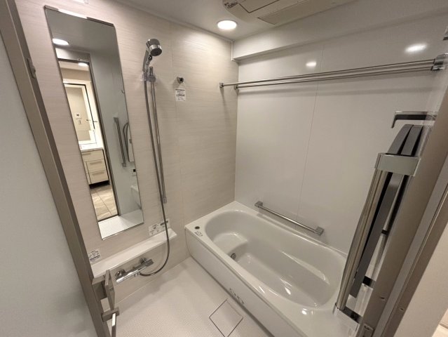 バス・シャワールーム　浴室乾燥機付きバスルーム