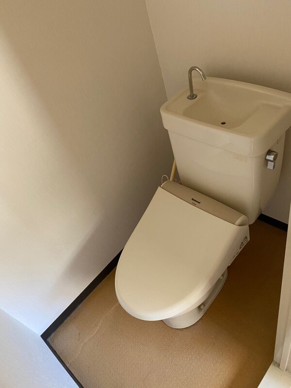 トイレ　温水洗浄便座