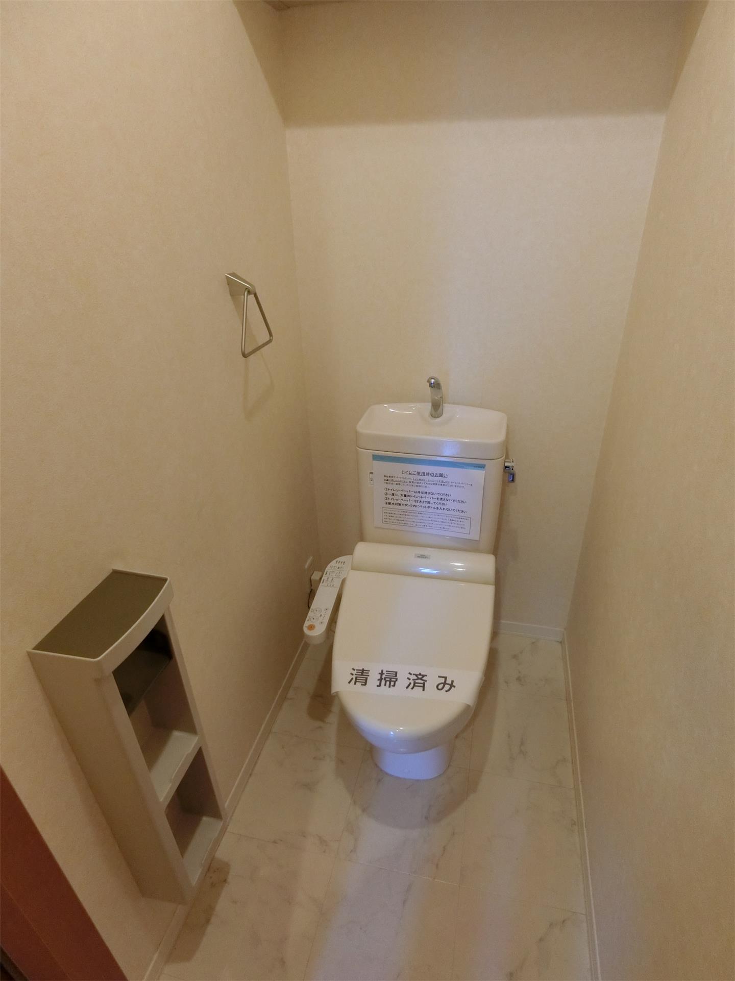 トイレ　温水洗浄便座付きのトイレ