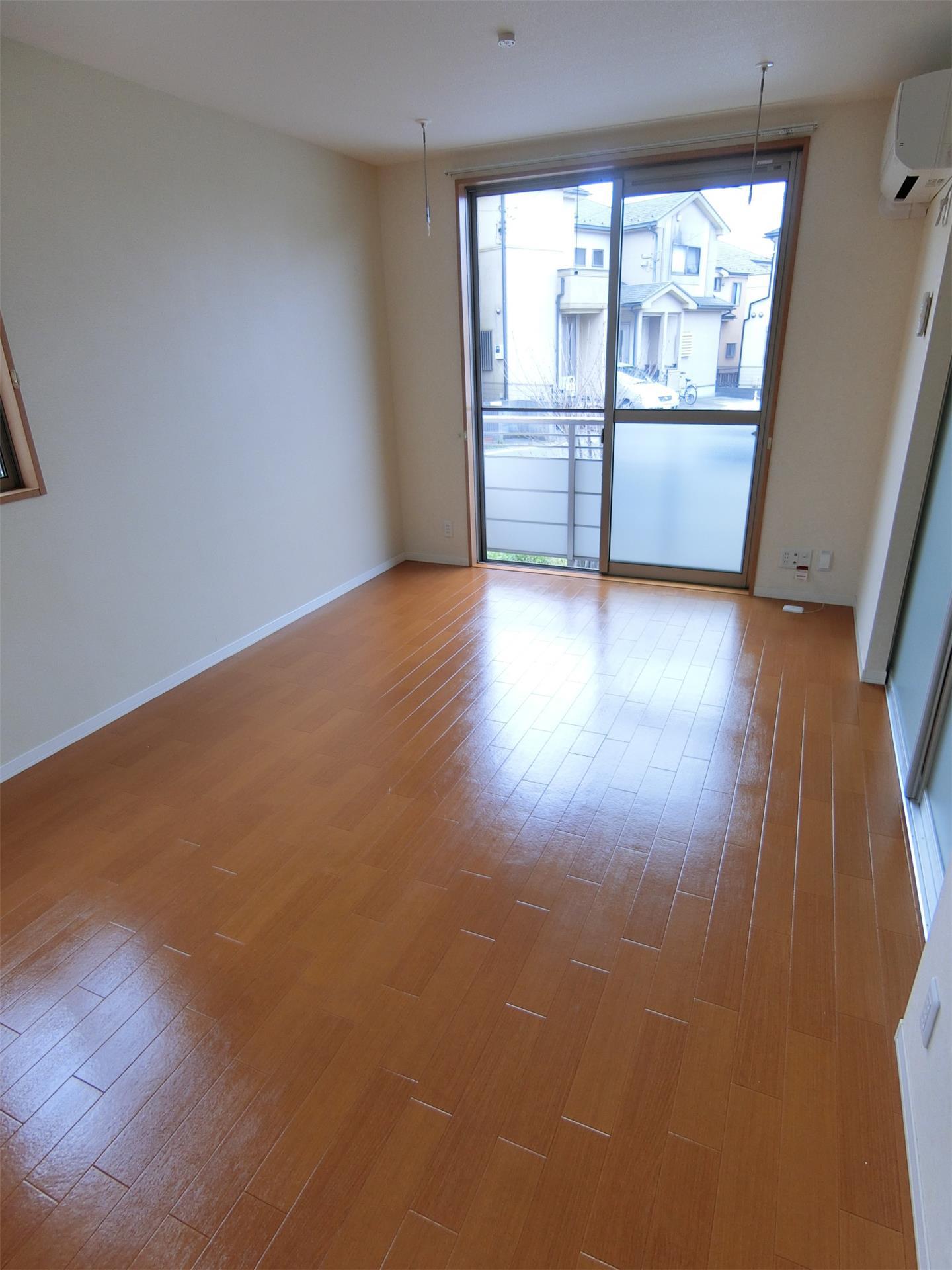 居室・リビング　明るいリビング