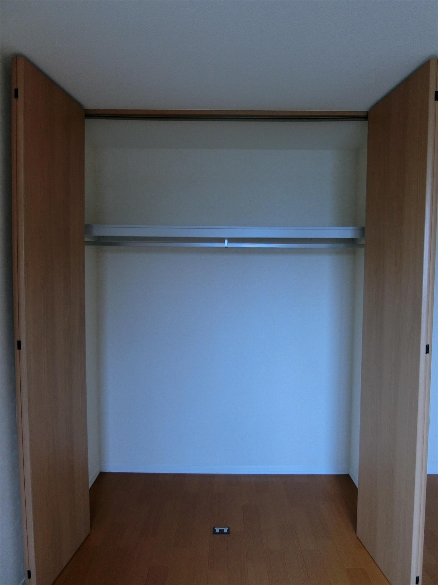 収納　北側洋室の広々とした収納です。