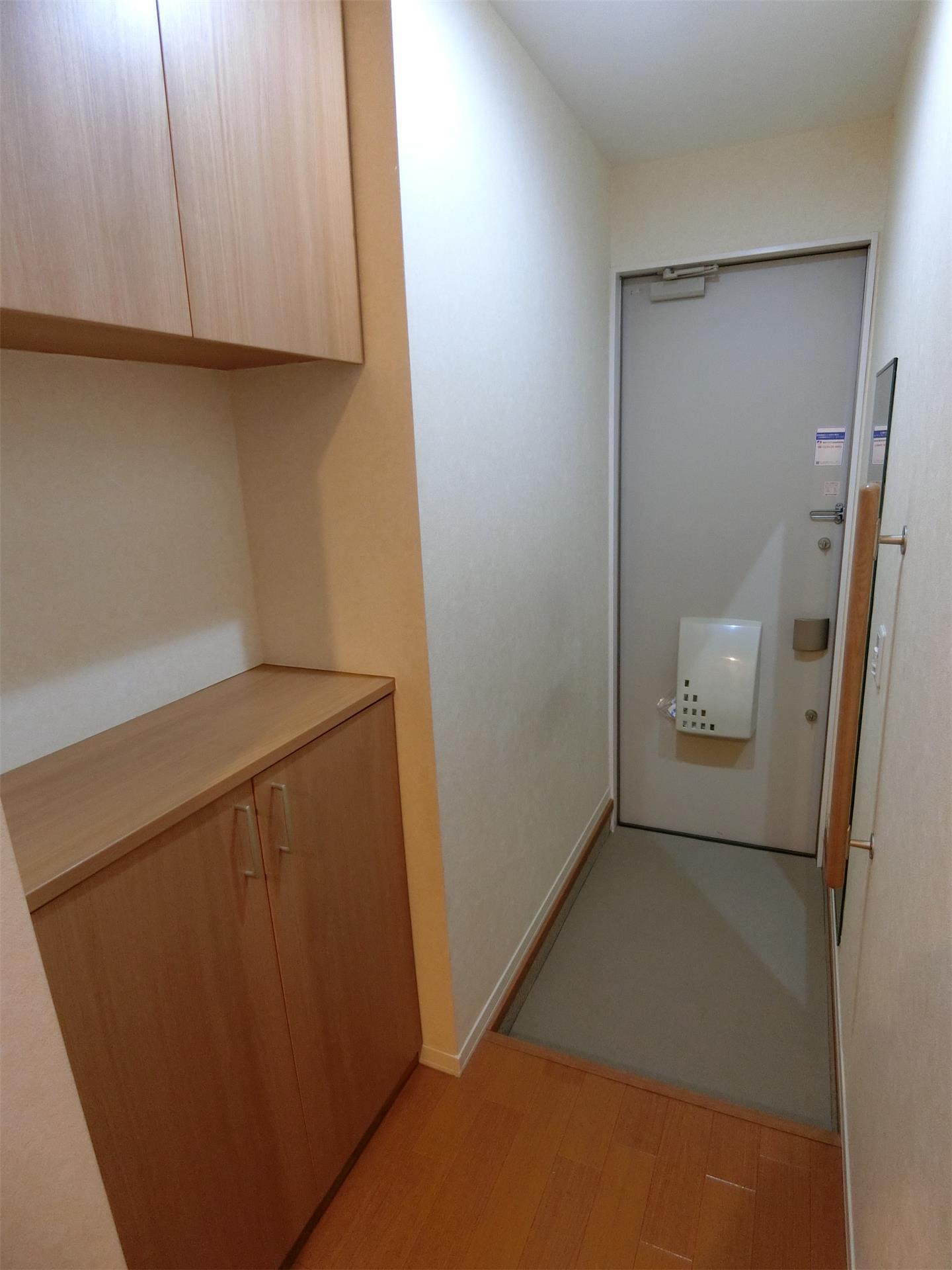 玄関　シューズボックスがある玄関です。