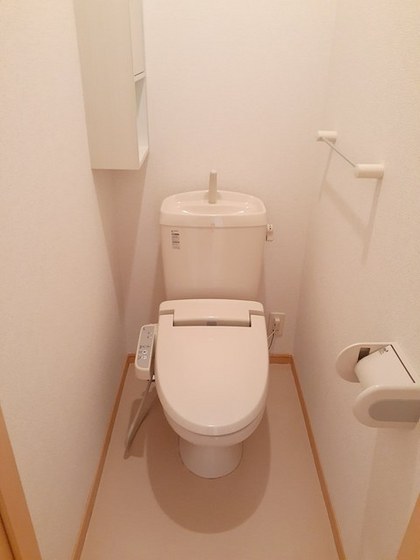 トイレ　※他号室の写真です