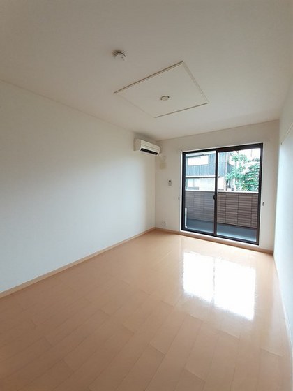 居室・リビング　※他号室の写真です