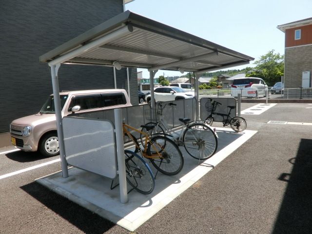 その他共有部分　敷地内屋根付き駐輪場です