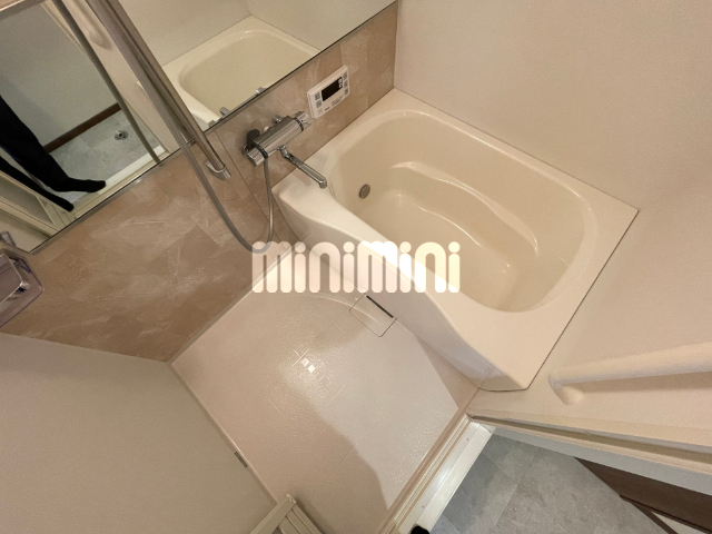 バス・シャワールーム　追焚き給湯器付き