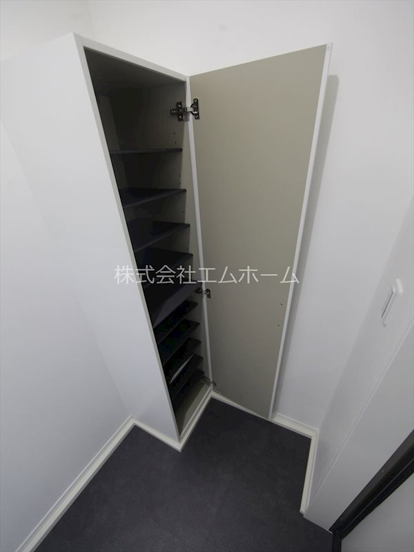 玄関　玄関　シューズボックス付(収納充実してます）