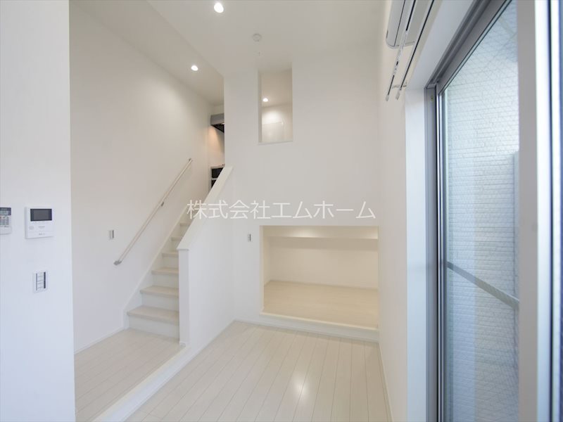 居室・リビング　洋室5.2帖　アンダーロフト4.9帖（収納でも使えます）