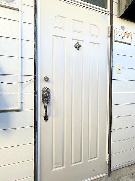 玄関　玄関外側・ダブルロック