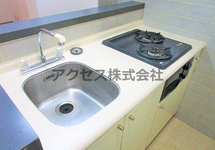 キッチン　※同建物別室、参考写真２口コンロ付きシステムキッチンです(^