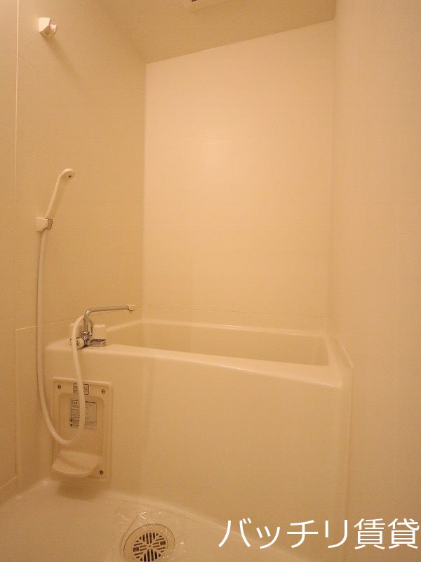 バス・シャワールーム　画像は同型タイプの為、現状を優先致します。