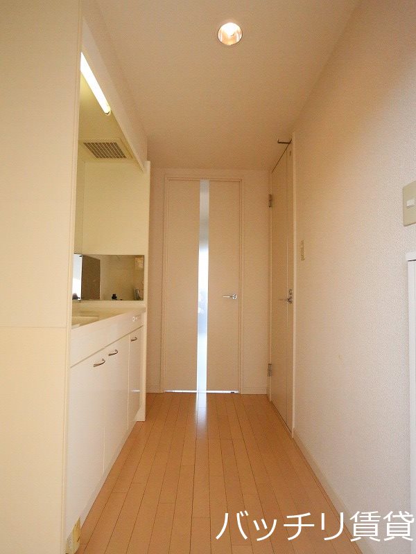 玄関　画像は同型タイプの為、現状を優先致します。