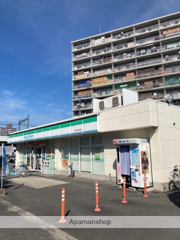 コンビニ　ファミリーマート（コンビニ）まで748m