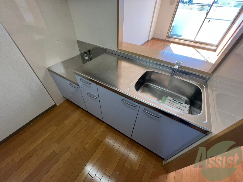 キッチン　カウンターキッチンですのでＴＶを見ながら。お料理も。参考写真