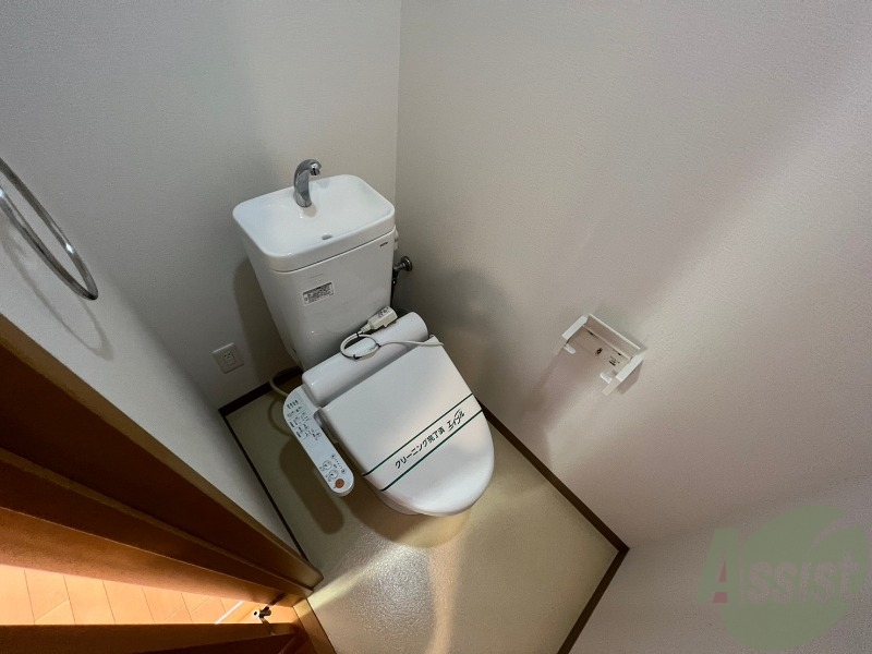 トイレ　温水洗浄便座付きのトイレは、使用しやすくうれしいですね。