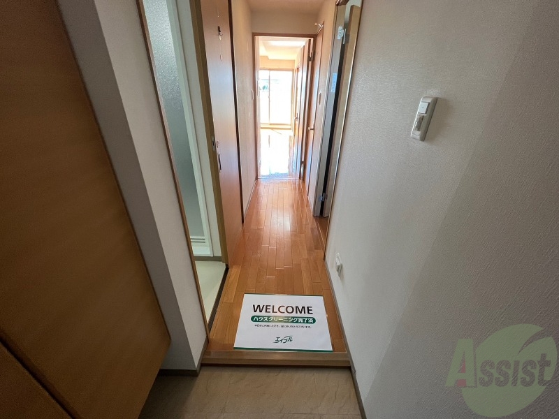 玄関　玄関から直接ＬＤＫが見えないお部屋ですよ。参考写真。