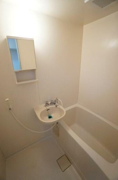 バス・シャワールーム　他居室の写真のため参考まで