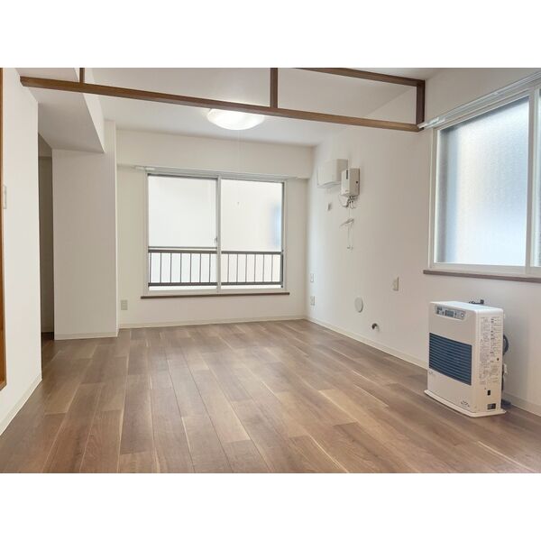 居室・リビング　明るい洋室です