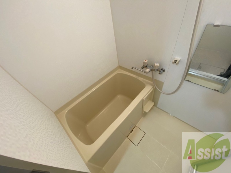 バス・シャワールーム　お風呂になります。一日の疲れを癒してくださいね。