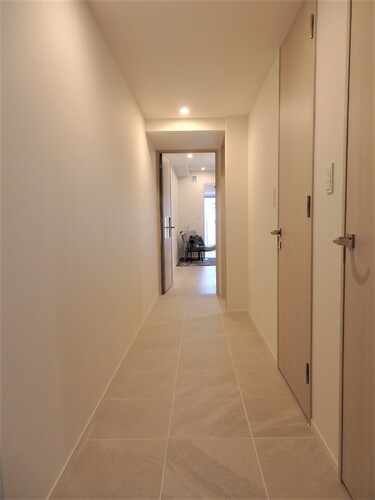 玄関　※モデルルームのため家具は撤去となります