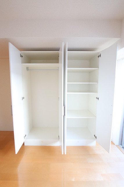 収納　★コート等も掛けられるクローゼット★