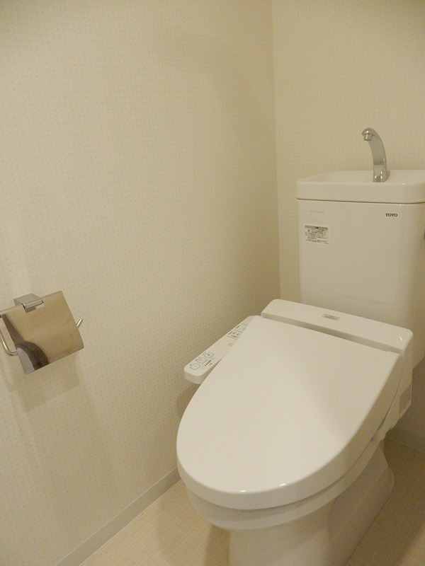 トイレ　温水洗浄暖房便座