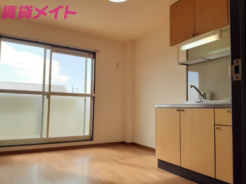 居室・リビング　同型参考写真