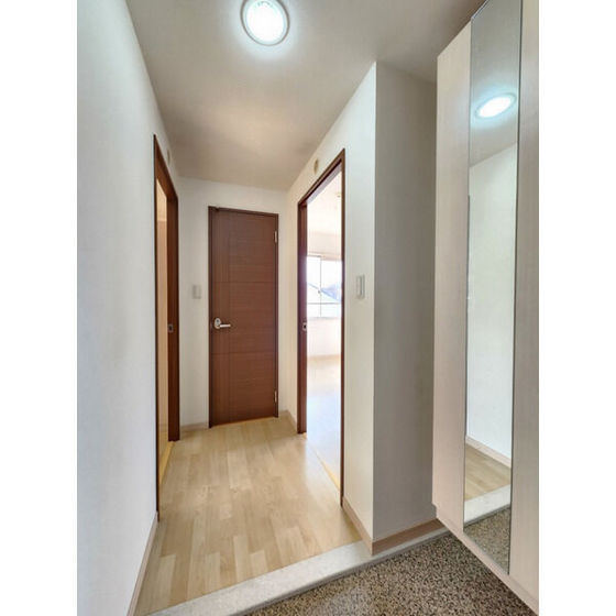 玄関　別部屋参考写真（反転タイプ）