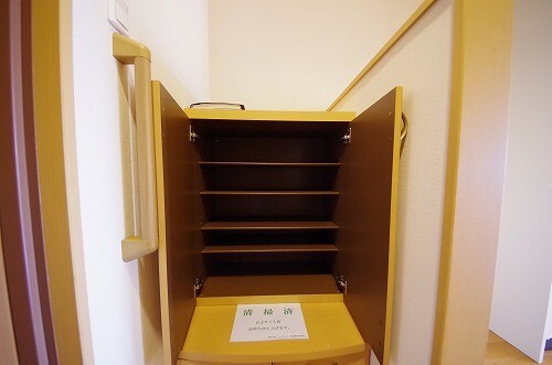 玄関　下駄箱（類似室内）