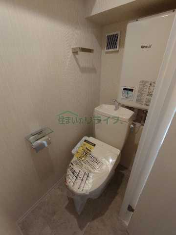 トイレ　別部屋の参考写真で御座います。