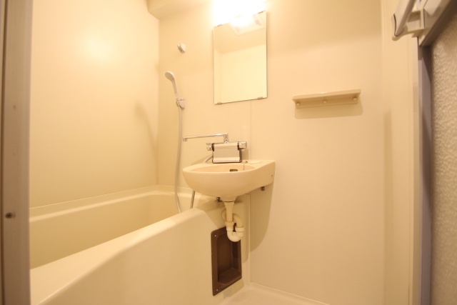 バス・シャワールーム　※別室の参考写真の為、現況優先です。