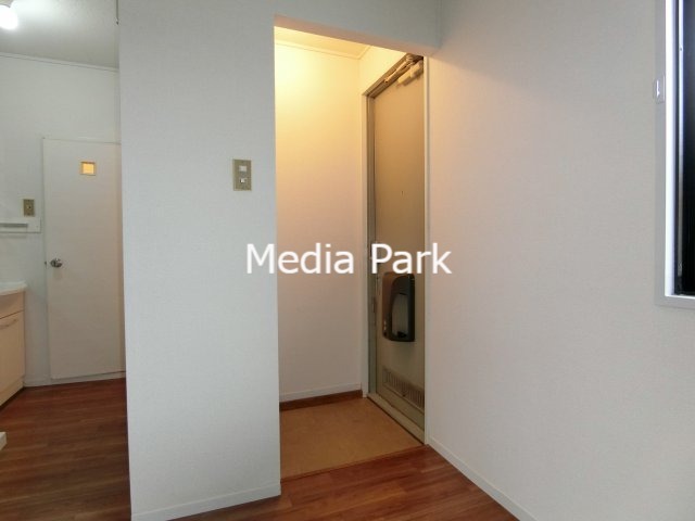 玄関　同物件別のお部屋の参考写真です。