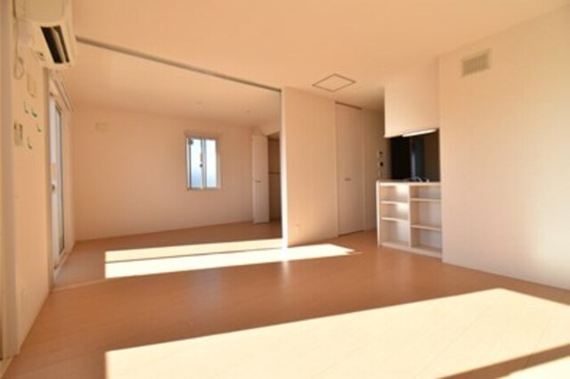 居室・リビング　リビングダイニングと居室